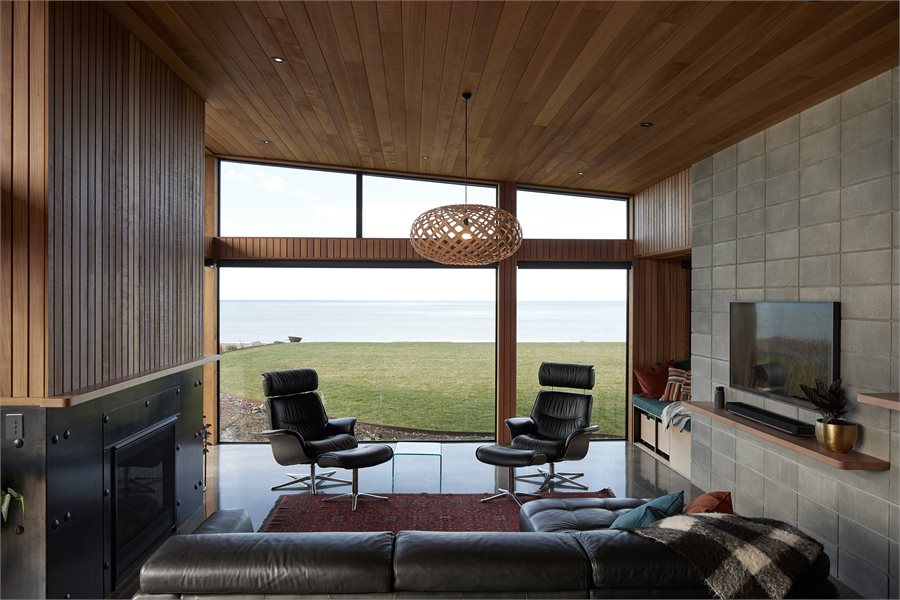Finished with redwood liners and sills, the large picture windows capture the view from the moment you step through the entrance.