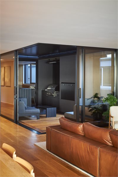 Metro Series Sliding Doors and Aluminium Louvres emphasise the indoor/outdoor flow