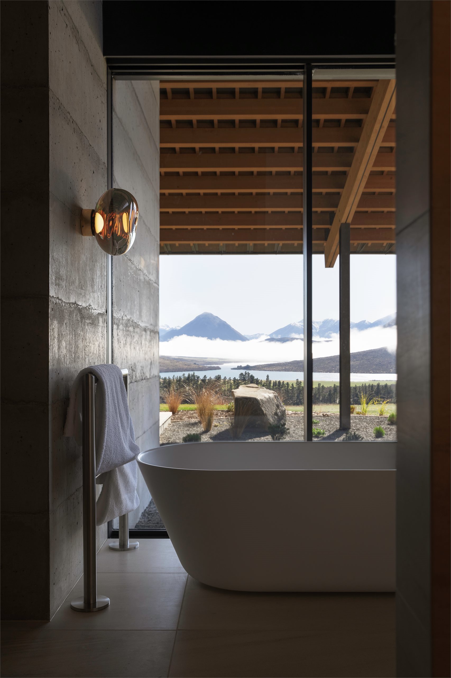 Expansive views with Minima